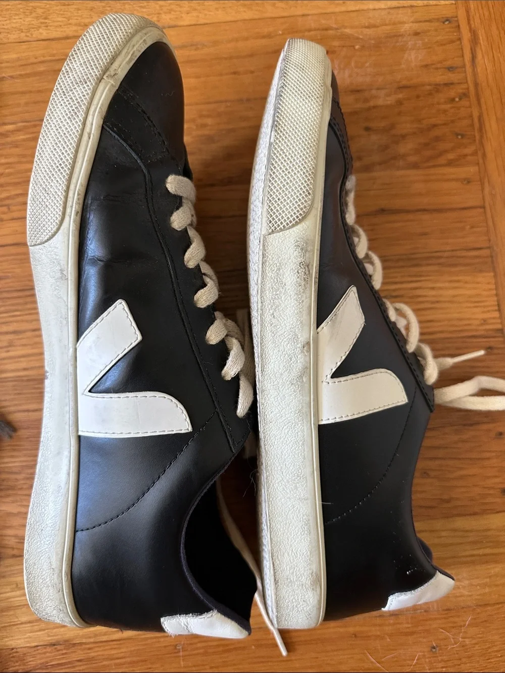 Veja Men’s Black Leather Sneakers with White Details Size 9
